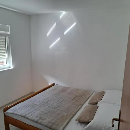 Arta 2 Apartment
