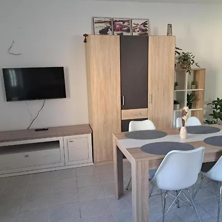 Apartment Arta 2 *