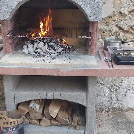 Arta 2 Apartment